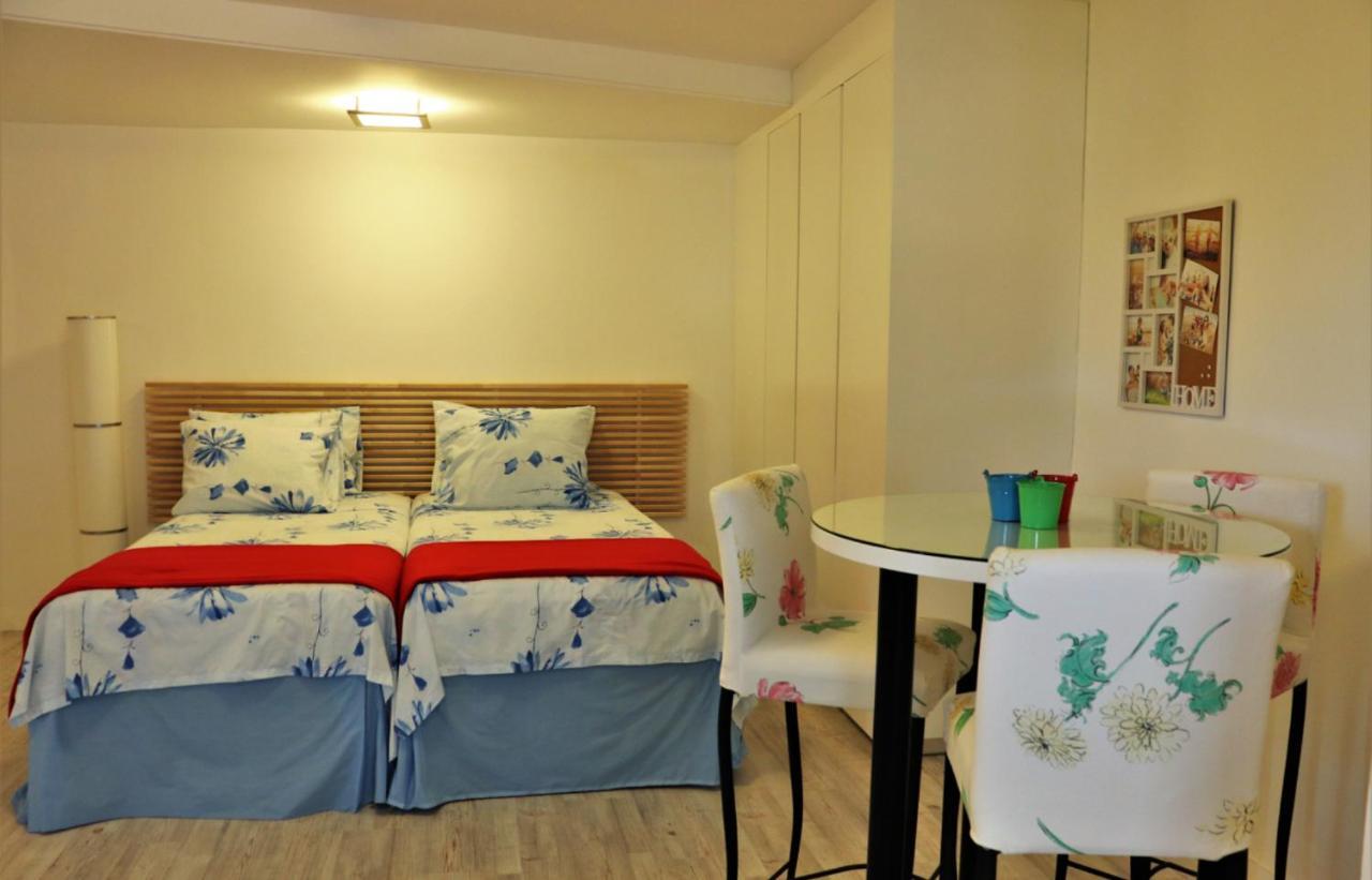 Red Cozy Stay Limassol Exterior foto