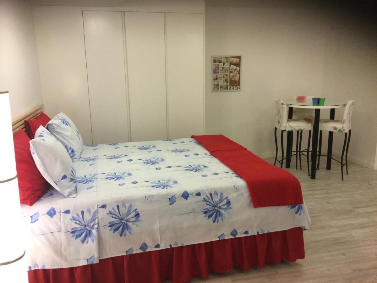 Red Cozy Stay Limassol Exterior foto